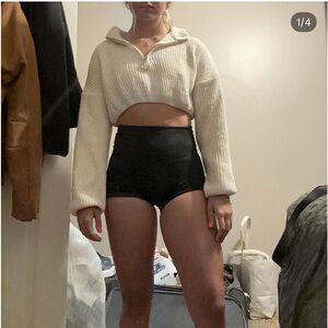 Cropped sweater size S